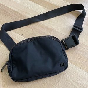 Lululemon everywhere belt bag